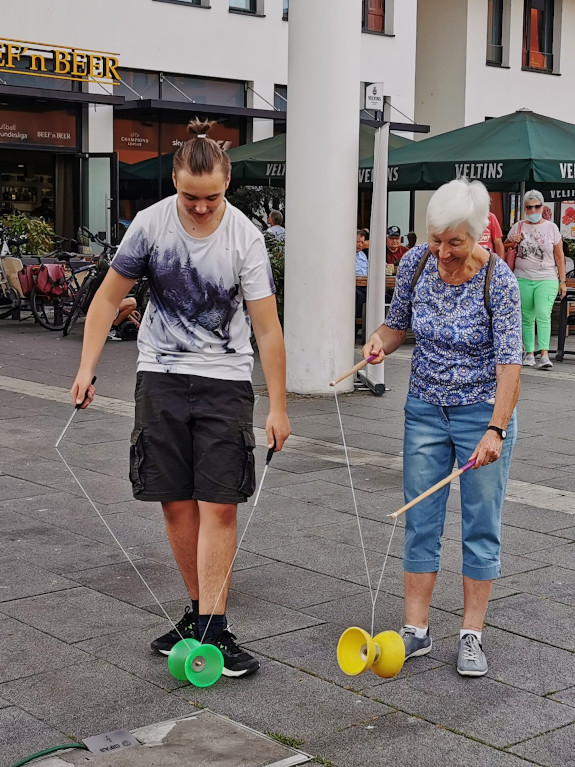 Diabolo lernen mit jedem Alter - Event Die Mitte Machts 2021